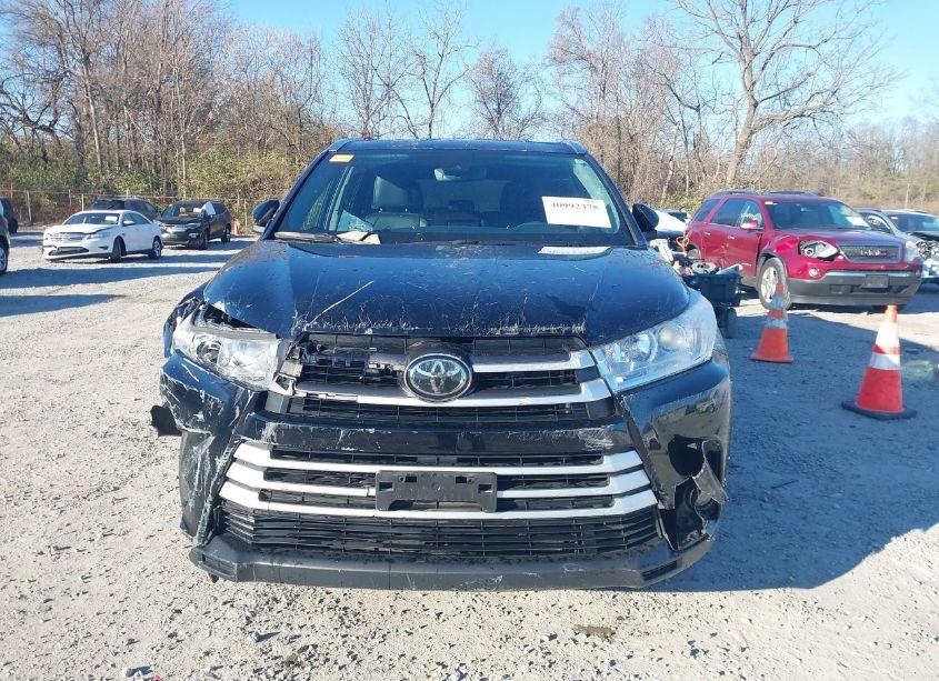 Photo 13 of 2019 Toyota Highlander XLE (VIN 5TDJZRFH1KS597896)
