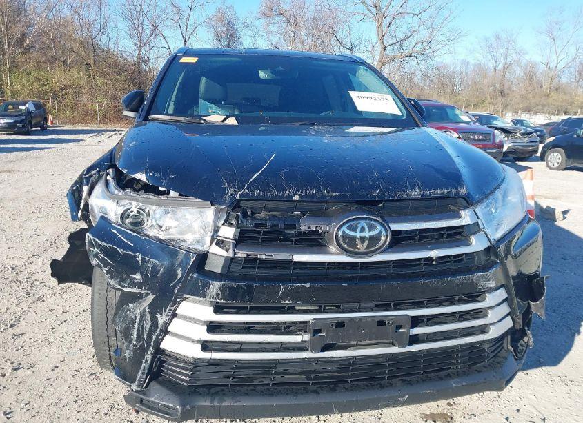 Photo 18 of 2019 Toyota Highlander XLE (VIN 5TDJZRFH1KS597896)
