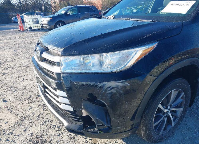 Photo 20 of 2019 Toyota Highlander XLE (VIN 5TDJZRFH1KS597896)