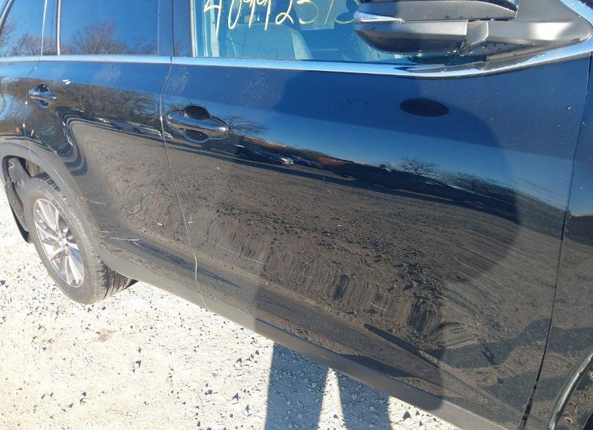 Photo 22 of 2019 Toyota Highlander XLE (VIN 5TDJZRFH1KS597896)