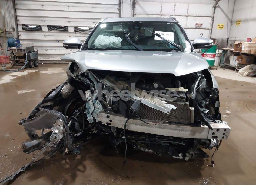 Photo 11 of 2019 Toyota Highlander XLE (VIN 5TDJZRFH1KS606502)