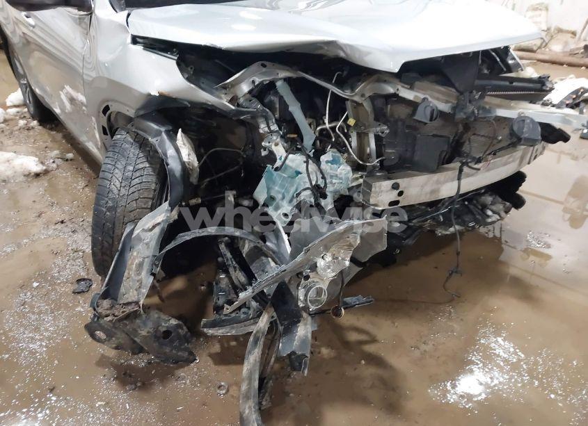 Photo 6 of 2019 Toyota Highlander XLE (VIN 5TDJZRFH1KS606502)