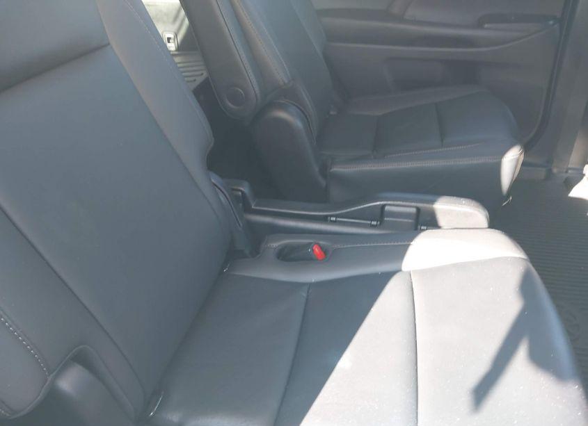 Photo 8 of 2019 Toyota Highlander XLE (VIN 5TDJZRFH1KS952498)