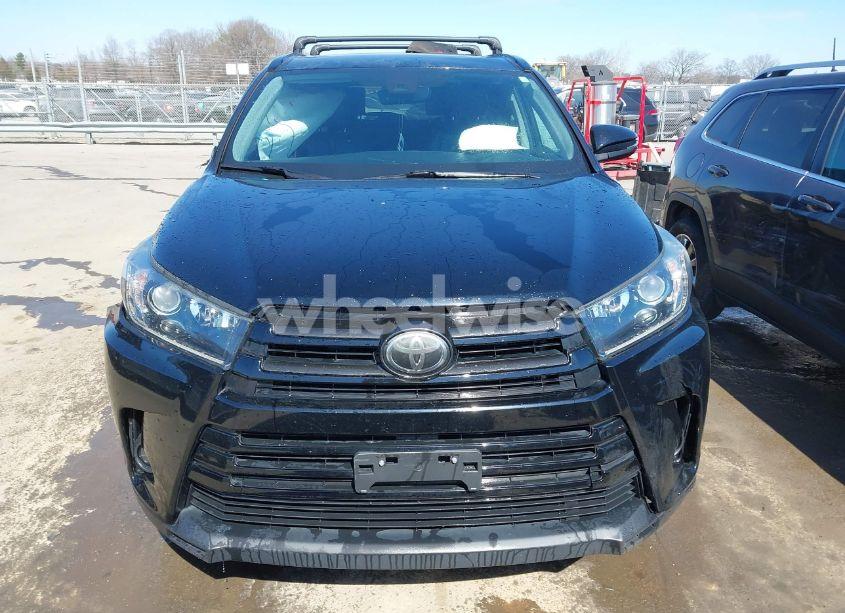 Photo 12 of 2019 Toyota Highlander SE (VIN 5TDJZRFH1KS970824)