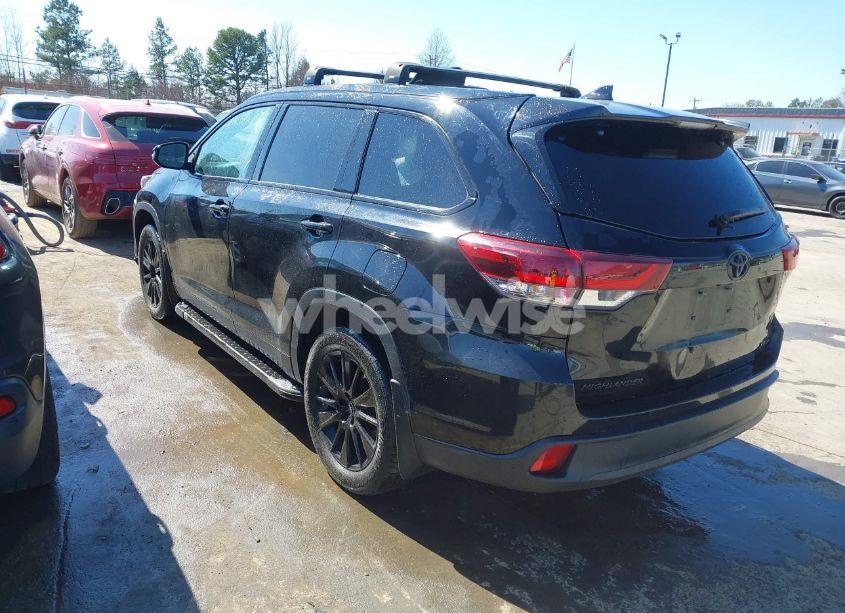 Photo 3 of 2019 Toyota Highlander SE (VIN 5TDJZRFH1KS970824)