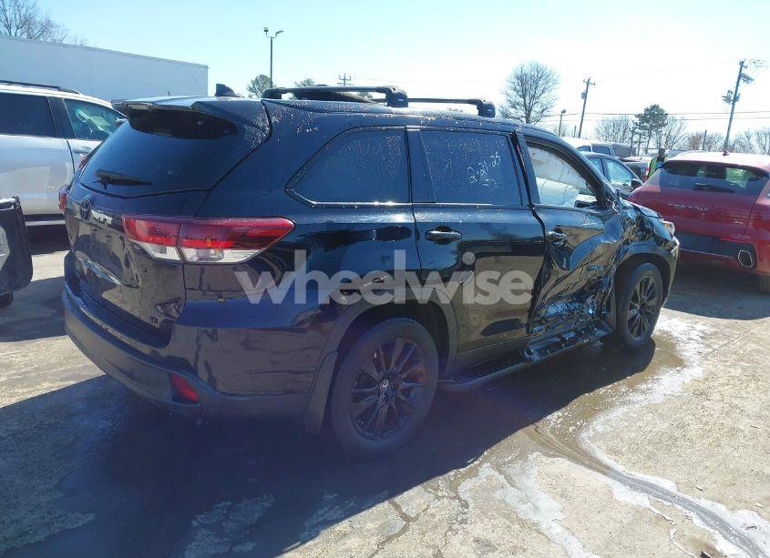 Photo 4 of 2019 Toyota Highlander SE (VIN 5TDJZRFH1KS970824)