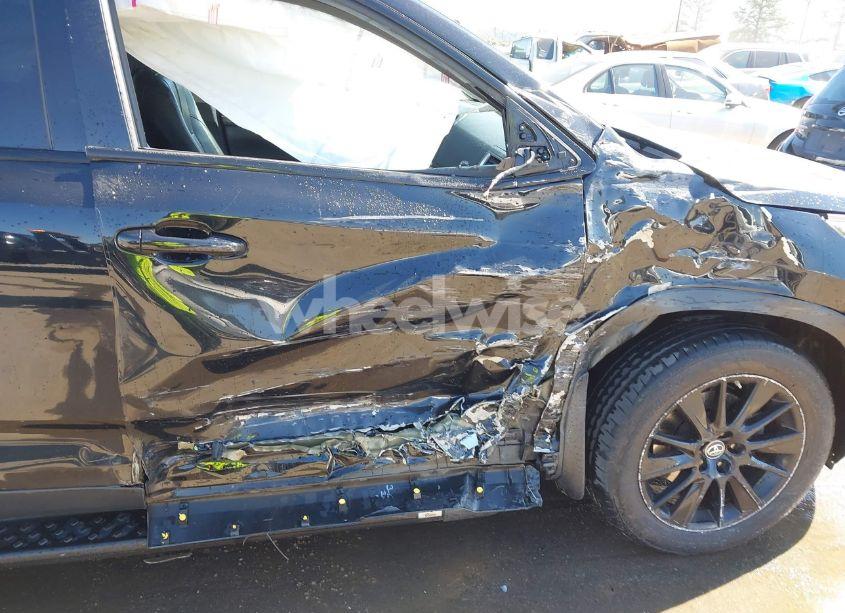 Photo 6 of 2019 Toyota Highlander SE (VIN 5TDJZRFH1KS970824)