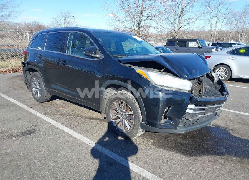 2017 Toyota Highlander XLE (VIN 5TDJZRFH2HS358298) main photo