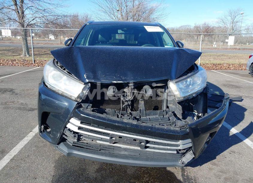 Photo 12 of 2017 Toyota Highlander XLE (VIN 5TDJZRFH2HS358298)