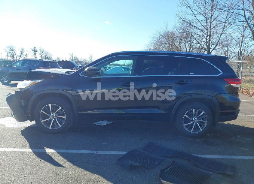 Photo 14 of 2017 Toyota Highlander XLE (VIN 5TDJZRFH2HS358298)