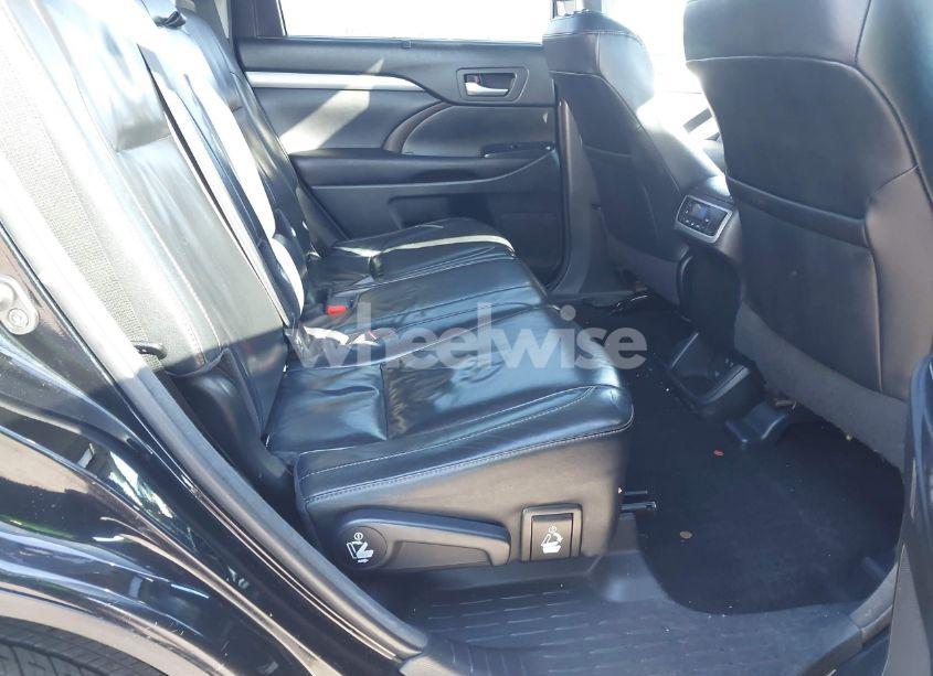 Photo 8 of 2017 Toyota Highlander XLE (VIN 5TDJZRFH2HS358298)