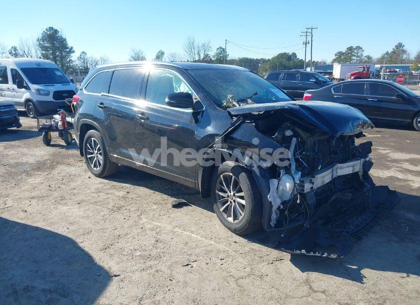 2017 Toyota Highlander XLE (VIN 5TDJZRFH2HS391365) main photo