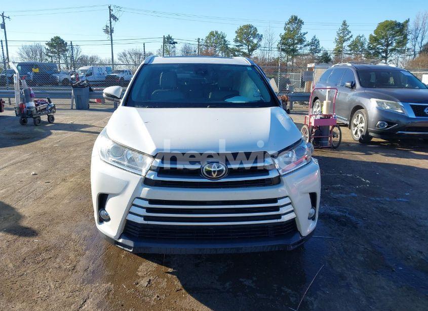 Photo 12 of 2017 Toyota Highlander XLE (VIN 5TDJZRFH2HS398915)