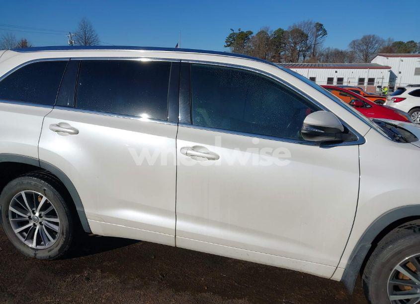 Photo 13 of 2017 Toyota Highlander XLE (VIN 5TDJZRFH2HS398915)