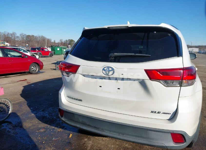 Photo 16 of 2017 Toyota Highlander XLE (VIN 5TDJZRFH2HS398915)