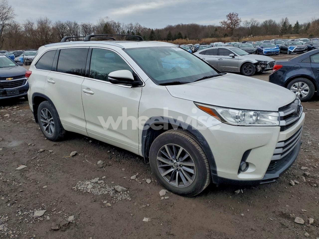 Photo 4 of 2017 TOYOTA HIGHLANDER SE (VIN 5TDJZRFH2HS483530)