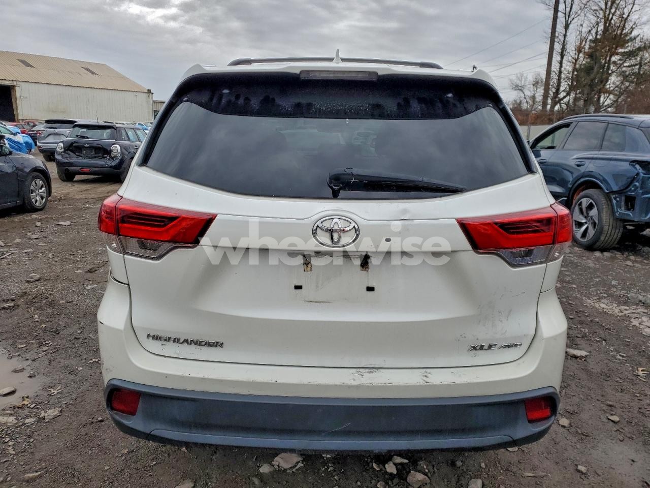 Photo 6 of 2017 TOYOTA HIGHLANDER SE (VIN 5TDJZRFH2HS483530)