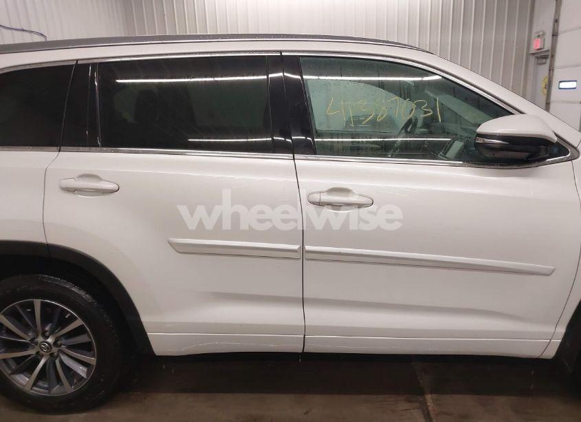 Photo 14 of 2017 Toyota Highlander XLE (VIN 5TDJZRFH2HS511925)