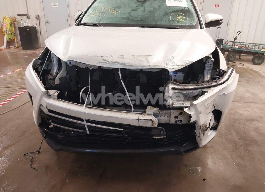 Photo 6 of 2017 Toyota Highlander XLE (VIN 5TDJZRFH2HS511925)