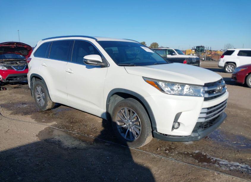 2017 Toyota Highlander XLE (VIN 5TDJZRFH2HS515439) main photo