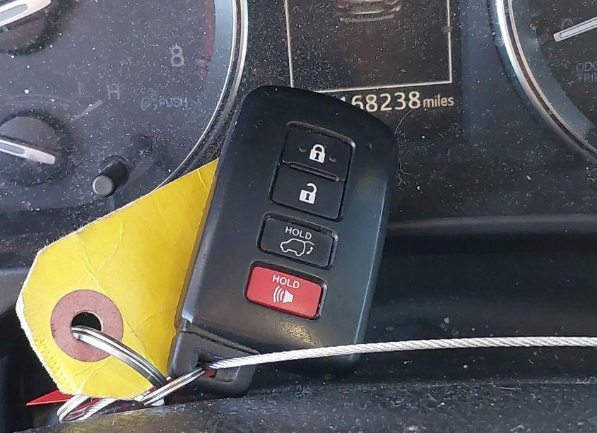 Photo 11 of 2017 Toyota Highlander XLE (VIN 5TDJZRFH2HS515439)