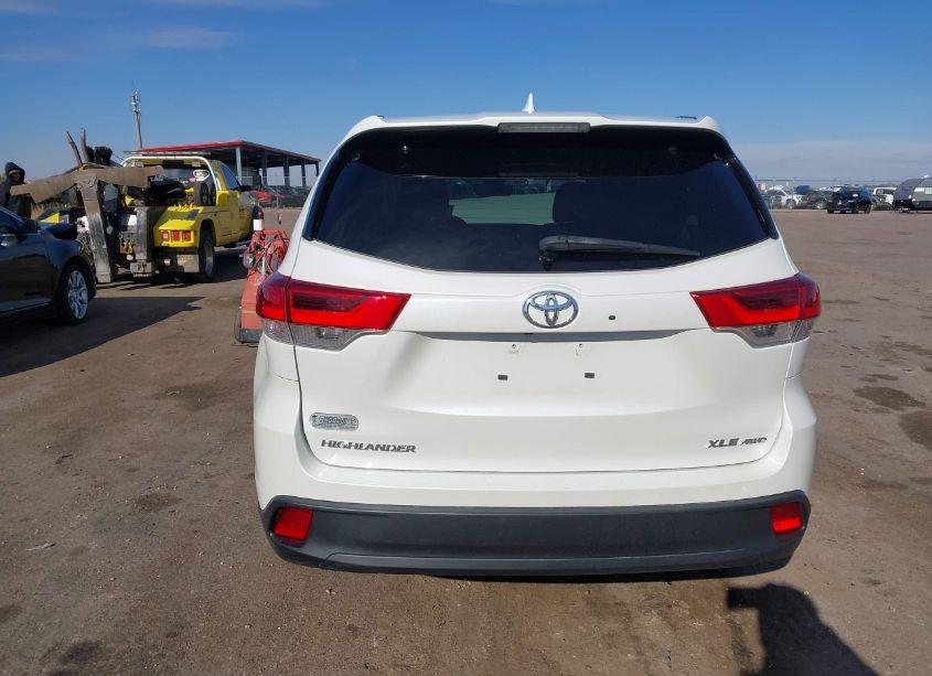 Photo 16 of 2017 Toyota Highlander XLE (VIN 5TDJZRFH2HS519670)