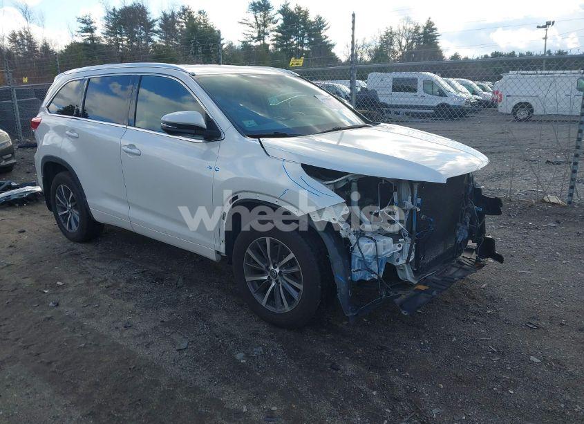 2018 Toyota Highlander XLE (VIN 5TDJZRFH2JS525488) main photo