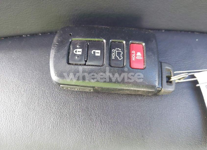 Photo 11 of 2018 Toyota Highlander XLE (VIN 5TDJZRFH2JS525488)