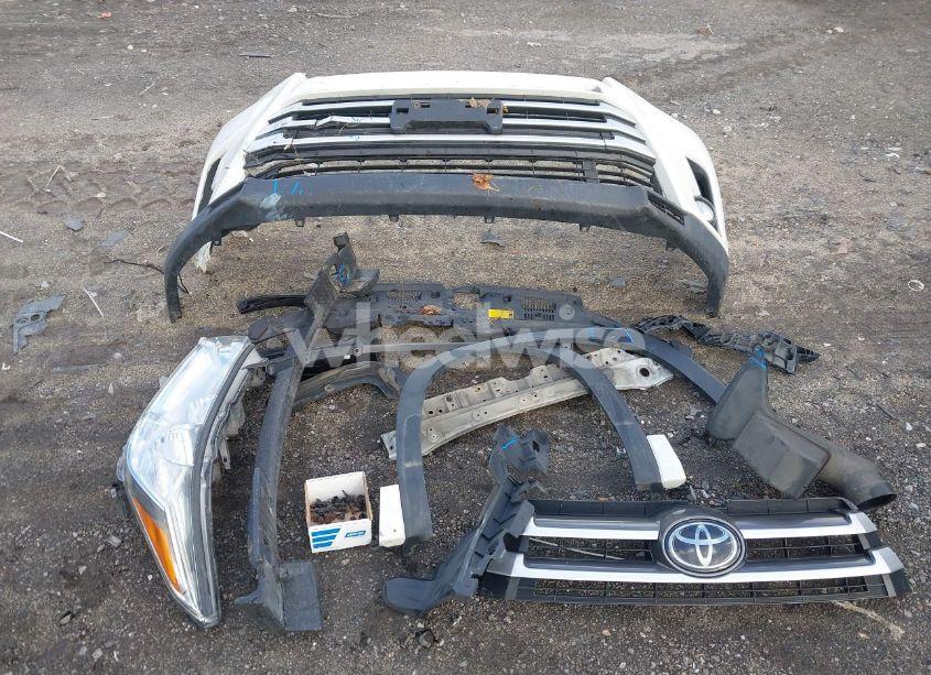 Photo 12 of 2018 Toyota Highlander XLE (VIN 5TDJZRFH2JS525488)