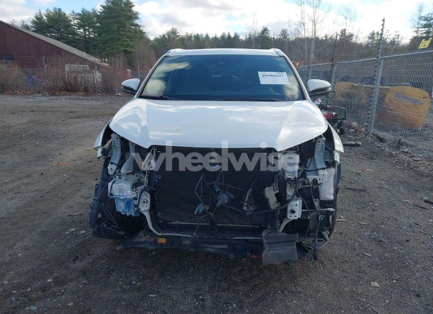 Photo 13 of 2018 Toyota Highlander XLE (VIN 5TDJZRFH2JS525488)