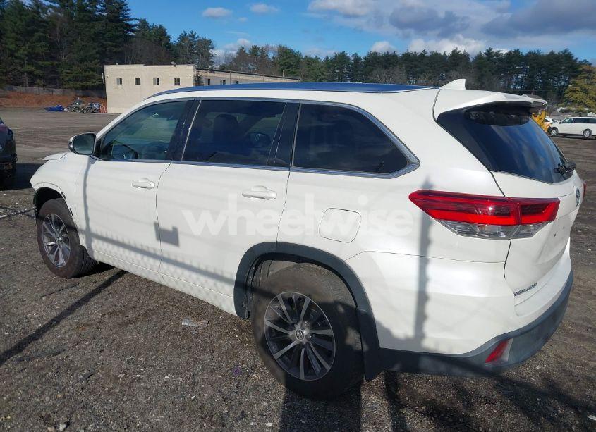 Photo 15 of 2018 Toyota Highlander XLE (VIN 5TDJZRFH2JS525488)