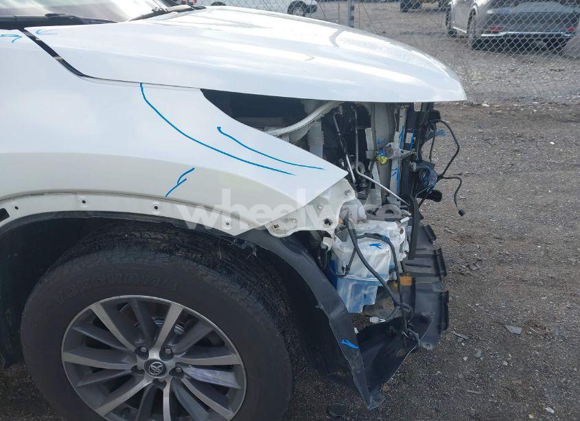 Photo 18 of 2018 Toyota Highlander XLE (VIN 5TDJZRFH2JS525488)
