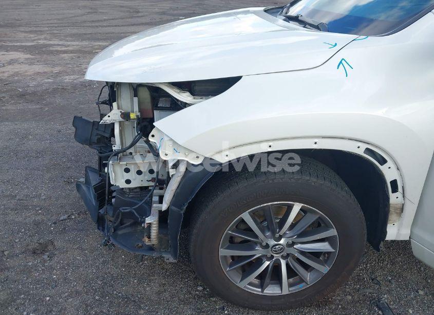 Photo 19 of 2018 Toyota Highlander XLE (VIN 5TDJZRFH2JS525488)