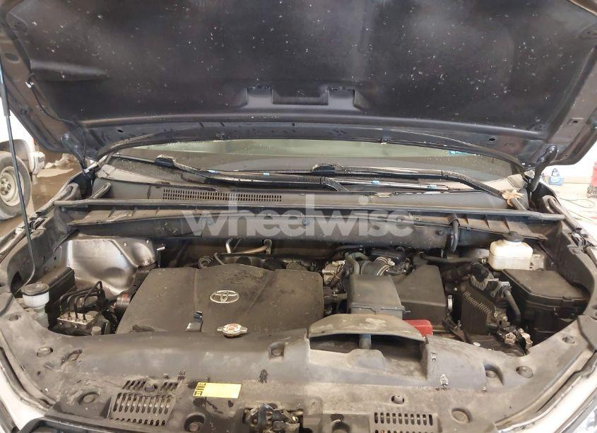 Photo 10 of 2018 Toyota Highlander XLE (VIN 5TDJZRFH2JS539391)