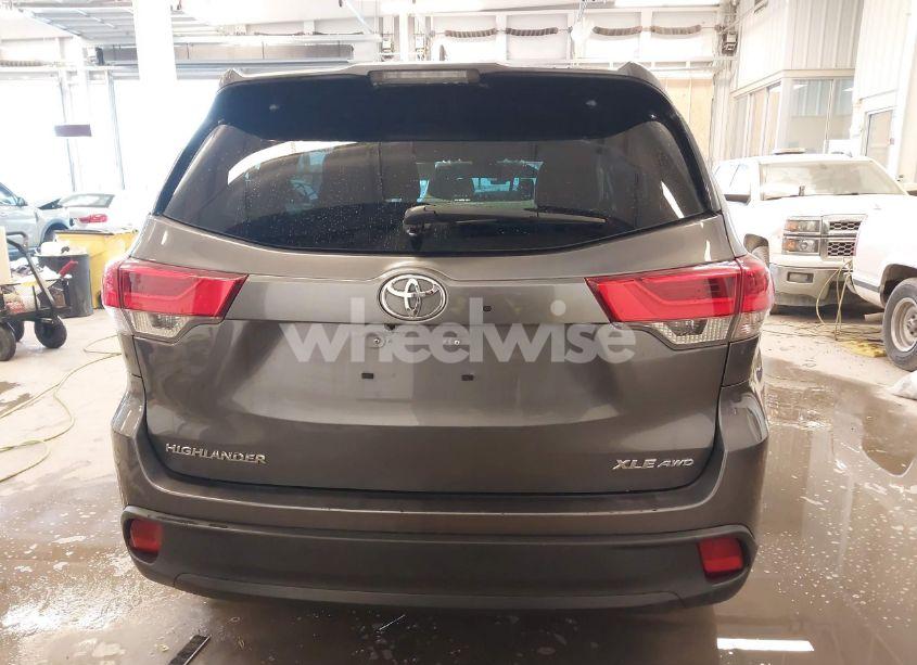 Photo 17 of 2018 Toyota Highlander XLE (VIN 5TDJZRFH2JS539391)