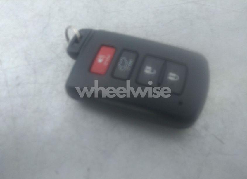 Photo 11 of 2018 Toyota Highlander XLE (VIN 5TDJZRFH2JS554828)