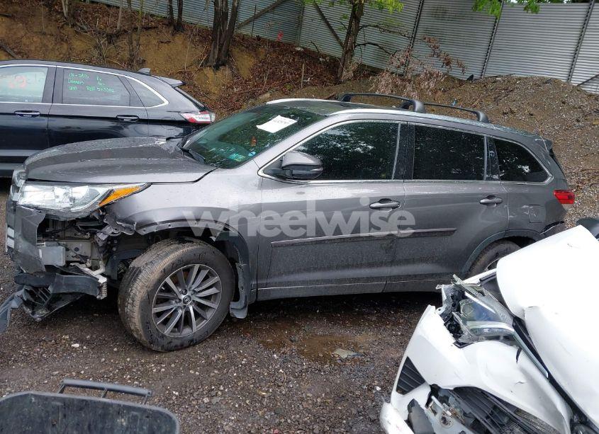 Photo 13 of 2018 Toyota Highlander XLE (VIN 5TDJZRFH2JS843711)