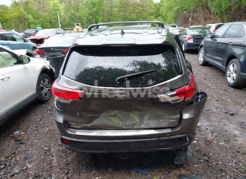 Photo 15 of 2018 Toyota Highlander XLE (VIN 5TDJZRFH2JS843711)