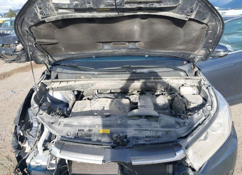 Photo 10 of 2018 Toyota Highlander XLE (VIN 5TDJZRFH2JS874957)