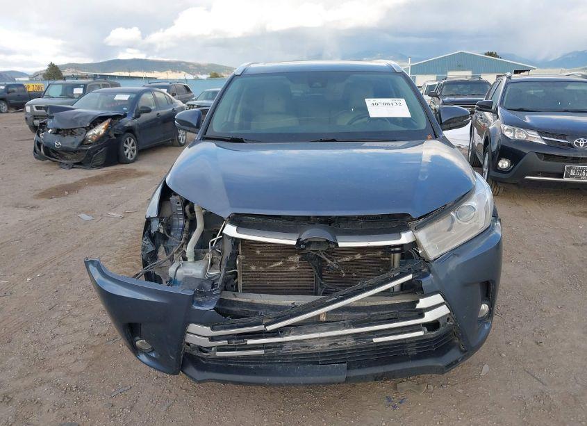 Photo 13 of 2018 Toyota Highlander XLE (VIN 5TDJZRFH2JS874957)