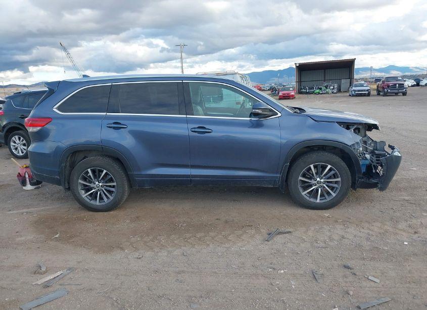 Photo 14 of 2018 Toyota Highlander XLE (VIN 5TDJZRFH2JS874957)