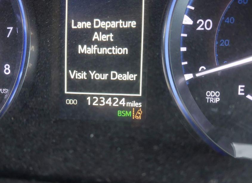 Photo 16 of 2018 Toyota Highlander XLE (VIN 5TDJZRFH2JS874957)