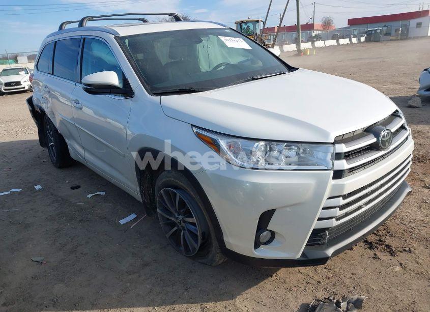 2018 Toyota Highlander XLE (VIN 5TDJZRFH2JS891838) main photo