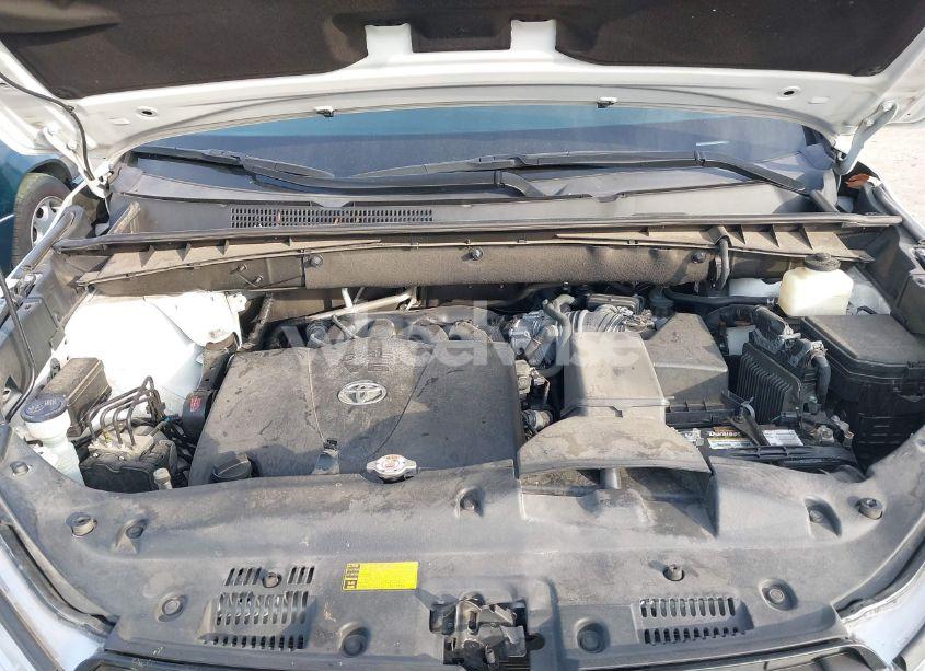 Photo 10 of 2018 Toyota Highlander XLE (VIN 5TDJZRFH2JS891838)