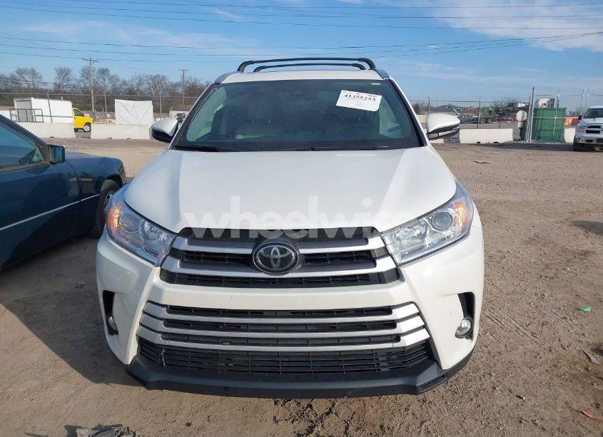 Photo 12 of 2018 Toyota Highlander XLE (VIN 5TDJZRFH2JS891838)