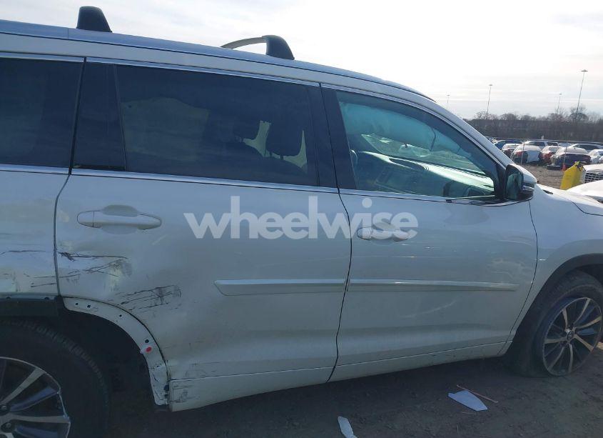 Photo 13 of 2018 Toyota Highlander XLE (VIN 5TDJZRFH2JS891838)