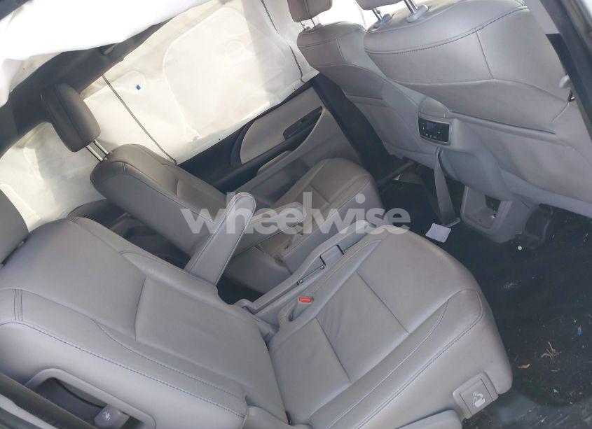 Photo 8 of 2018 Toyota Highlander XLE (VIN 5TDJZRFH2JS891838)