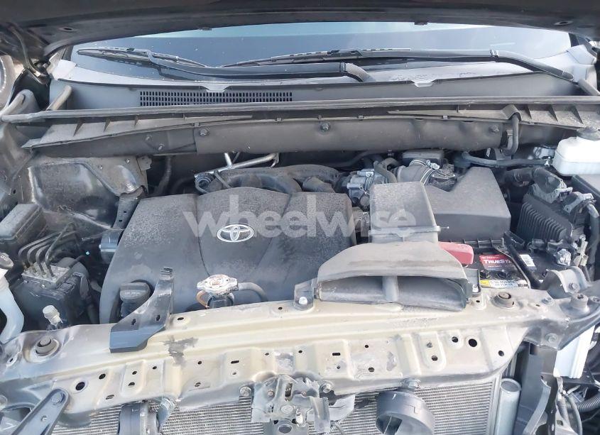 Photo 10 of 2019 Toyota Highlander XLE (VIN 5TDJZRFH2KS569010)