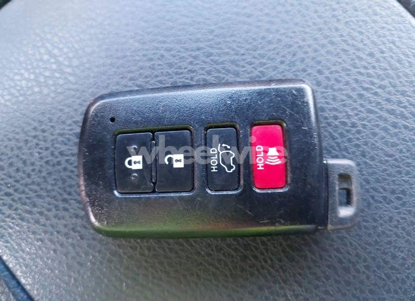 Photo 11 of 2019 Toyota Highlander XLE (VIN 5TDJZRFH2KS569010)