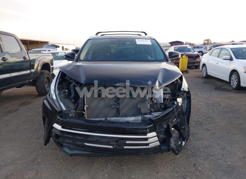 Photo 13 of 2019 Toyota Highlander XLE (VIN 5TDJZRFH2KS569010)